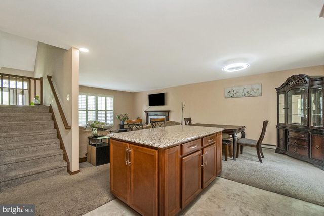 276 SPICEBUSH DR, East Stroudsburg, PA 18301
