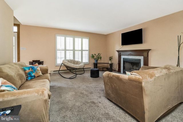 276 SPICEBUSH DR, East Stroudsburg, PA 18301
