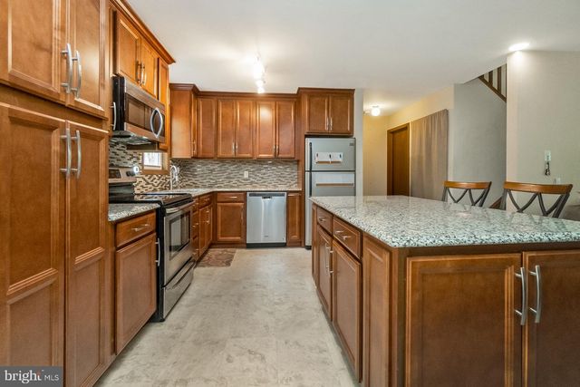 276 SPICEBUSH DR, East Stroudsburg, PA 18301