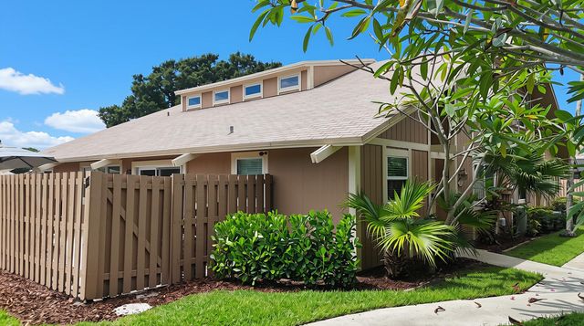 111 Maplecrest Circle, Jupiter, FL 33458