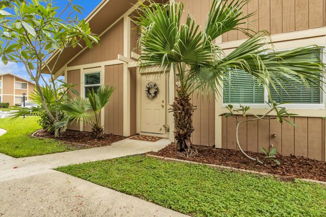 111 Maplecrest Circle, Jupiter, FL 33458