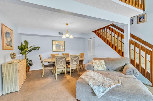 111 Maplecrest Circle, Jupiter, FL 33458