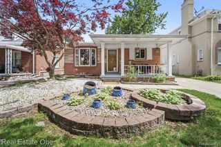 15274 Regina Avenue, Allen Park, MI 48101