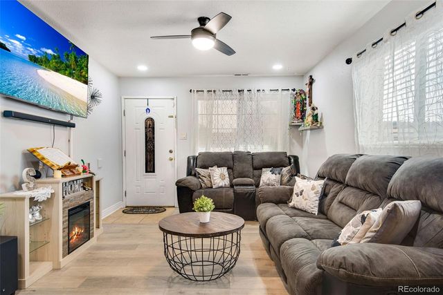 850 Peoria Street, Aurora, CO 80011