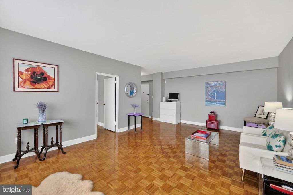 Image 10 of property listing at 3601 GREENWAY #507, Baltimore, MD 21218