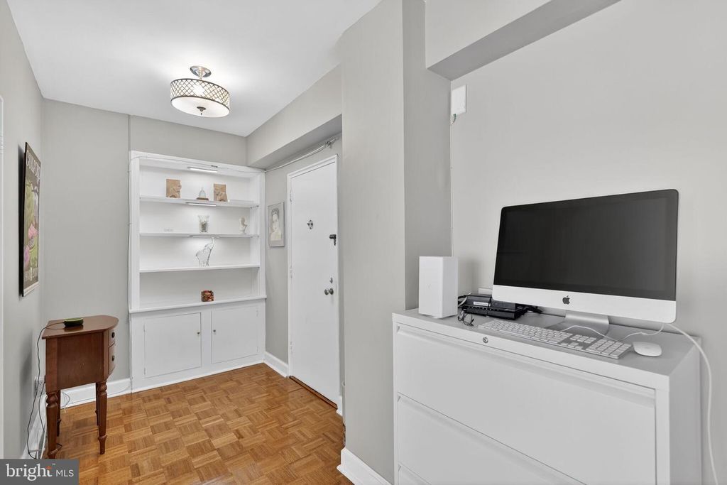 Image 12 of property listing at 3601 GREENWAY #507, Baltimore, MD 21218