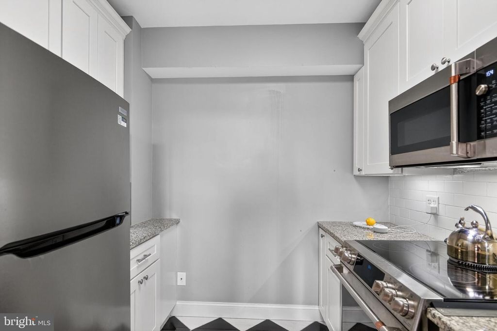 Image 14 of property listing at 3601 GREENWAY #507, Baltimore, MD 21218