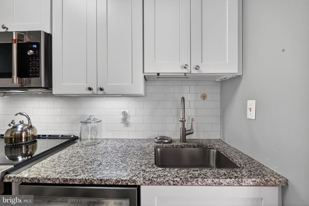 Image 17 of property listing at 3601 GREENWAY #507, Baltimore, MD 21218