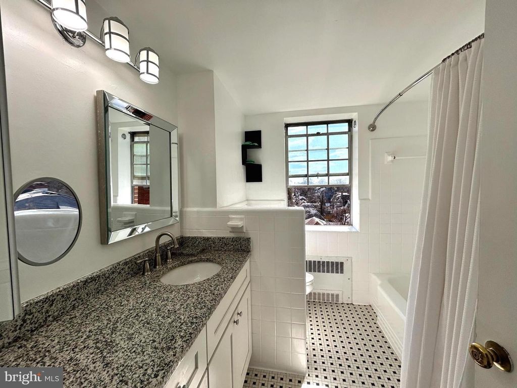 Image 25 of property listing at 3601 GREENWAY #507, Baltimore, MD 21218