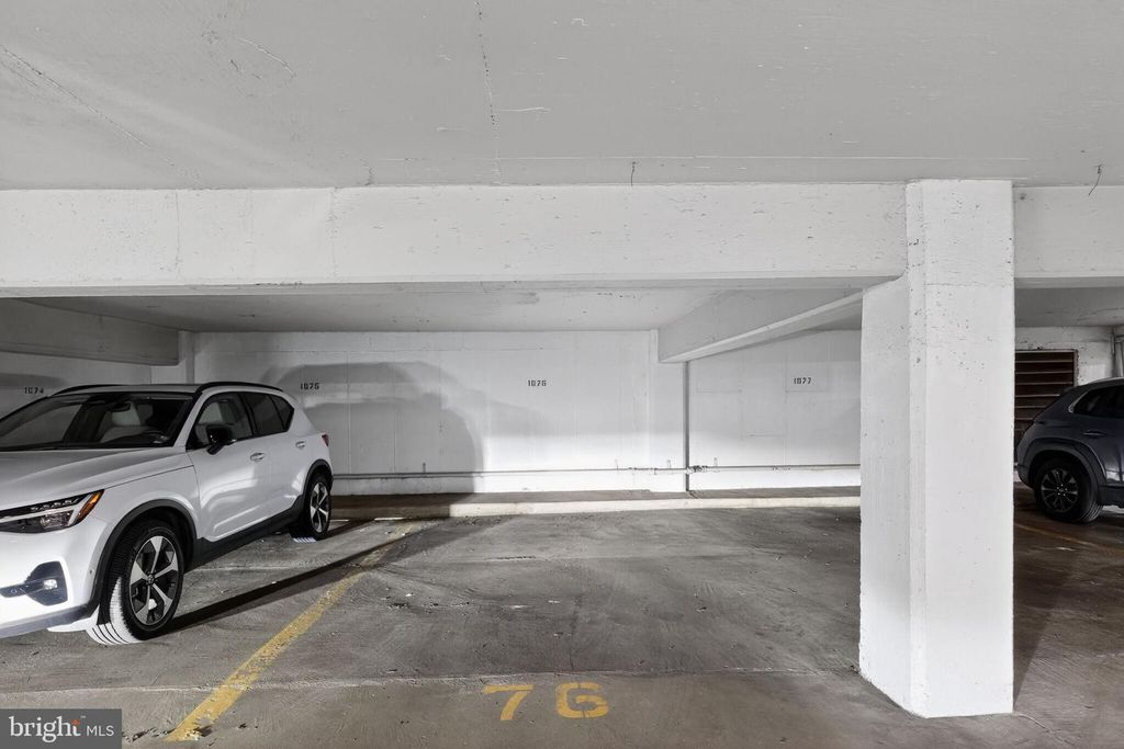 Image 32 of property listing at 3601 GREENWAY #507, Baltimore, MD 21218