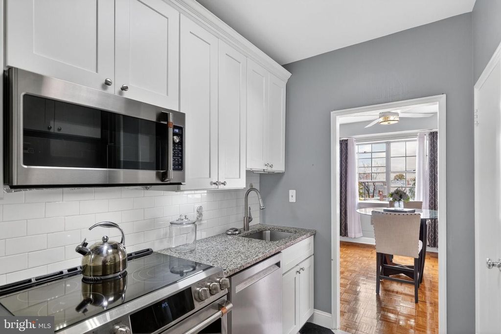 Image 5 of property listing at 3601 GREENWAY #507, Baltimore, MD 21218