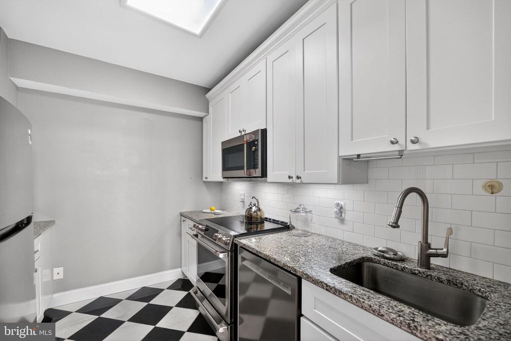 Image 6 of property listing at 3601 GREENWAY #507, Baltimore, MD 21218