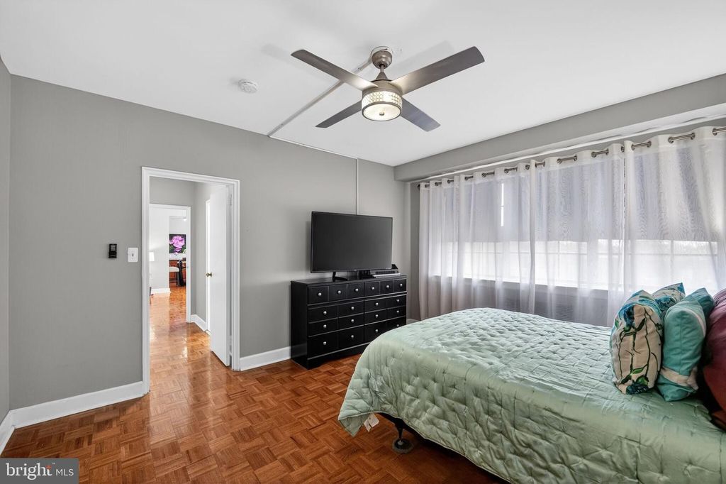 Image 8 of property listing at 3601 GREENWAY #507, Baltimore, MD 21218