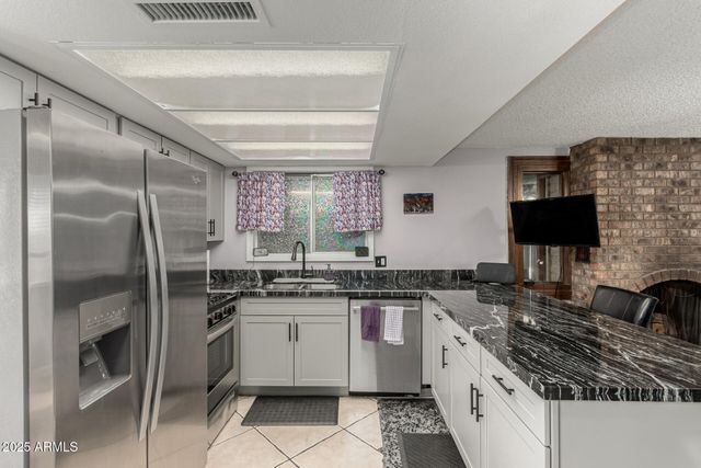 3836 W ROYAL PALM Road, Phoenix, AZ 85051