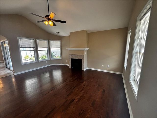 104 ROSE COTTAGE Lane, Woodstock, GA 30189