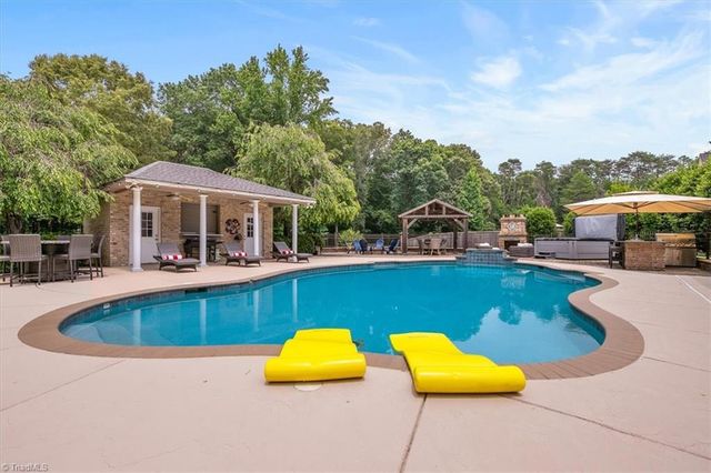 6087 Grinsted Court, Greensboro, NC 27455