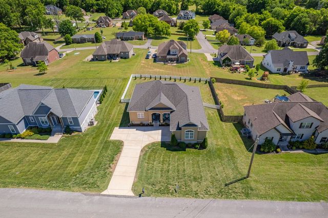 1709 Aster Dr, Columbia, TN 38401