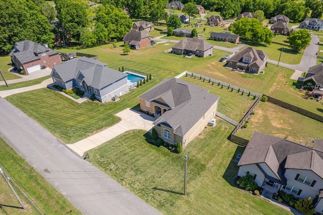 1709 Aster Dr, Columbia, TN 38401
