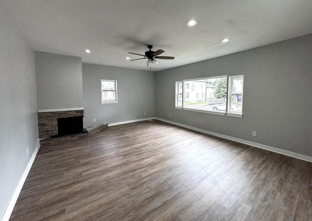 924 Wisconsin AVENUE, Racine, WI 53403