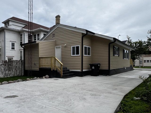 924 Wisconsin AVENUE, Racine, WI 53403