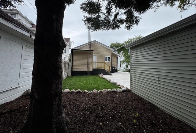 924 Wisconsin AVENUE, Racine, WI 53403