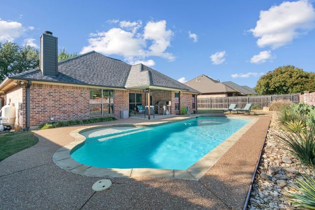 7040 Ridge Crest Drive, North Richland Hills, TX 76182