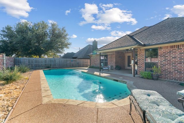 7040 Ridge Crest Drive, North Richland Hills, TX 76182