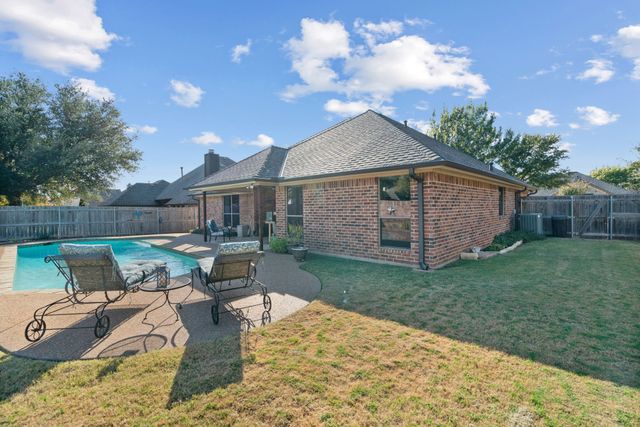 7040 Ridge Crest Drive, North Richland Hills, TX 76182