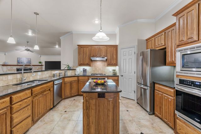 7040 Ridge Crest Drive, North Richland Hills, TX 76182