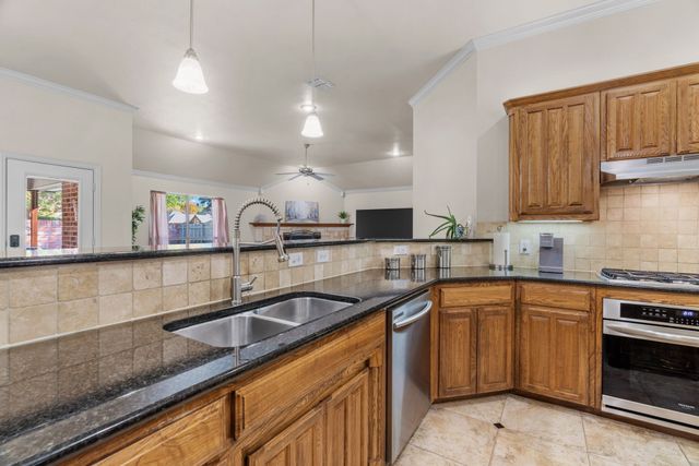 7040 Ridge Crest Drive, North Richland Hills, TX 76182