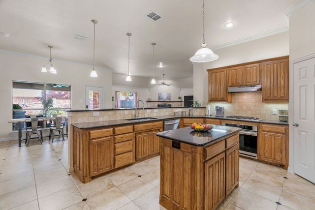 7040 Ridge Crest Drive, North Richland Hills, TX 76182