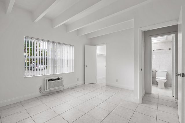 330 NW 20th Street 109, Boca Raton, FL 33431