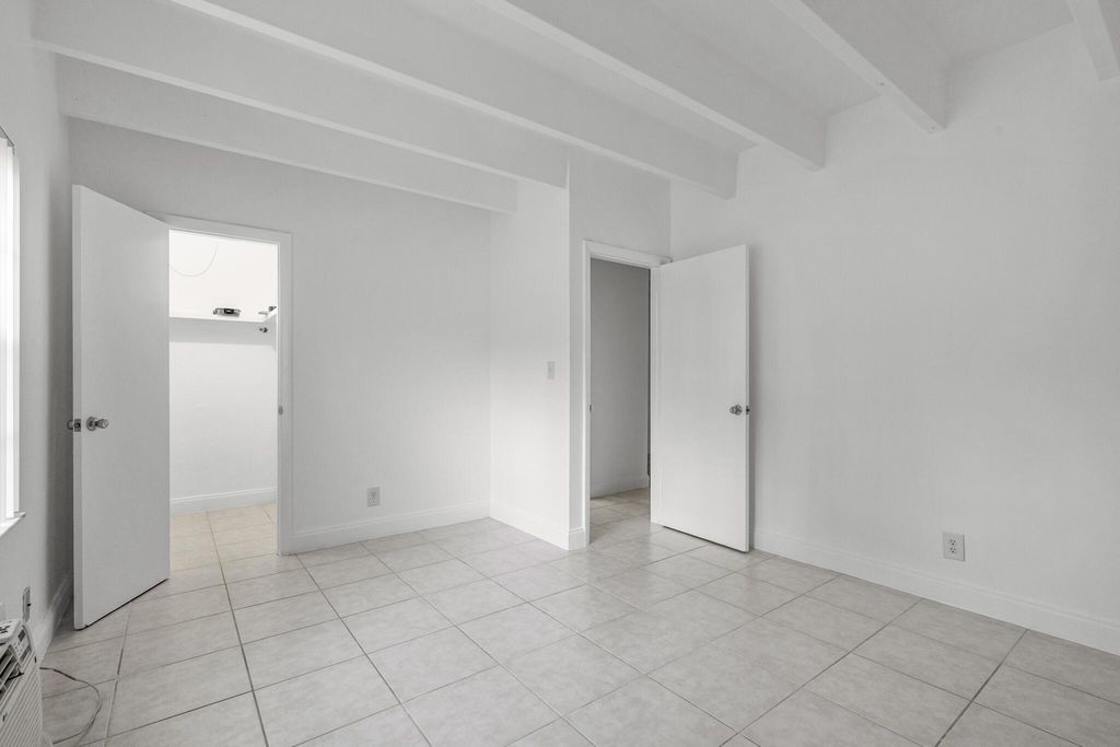 330 NW 20th Street 109, Boca Raton, FL 33431