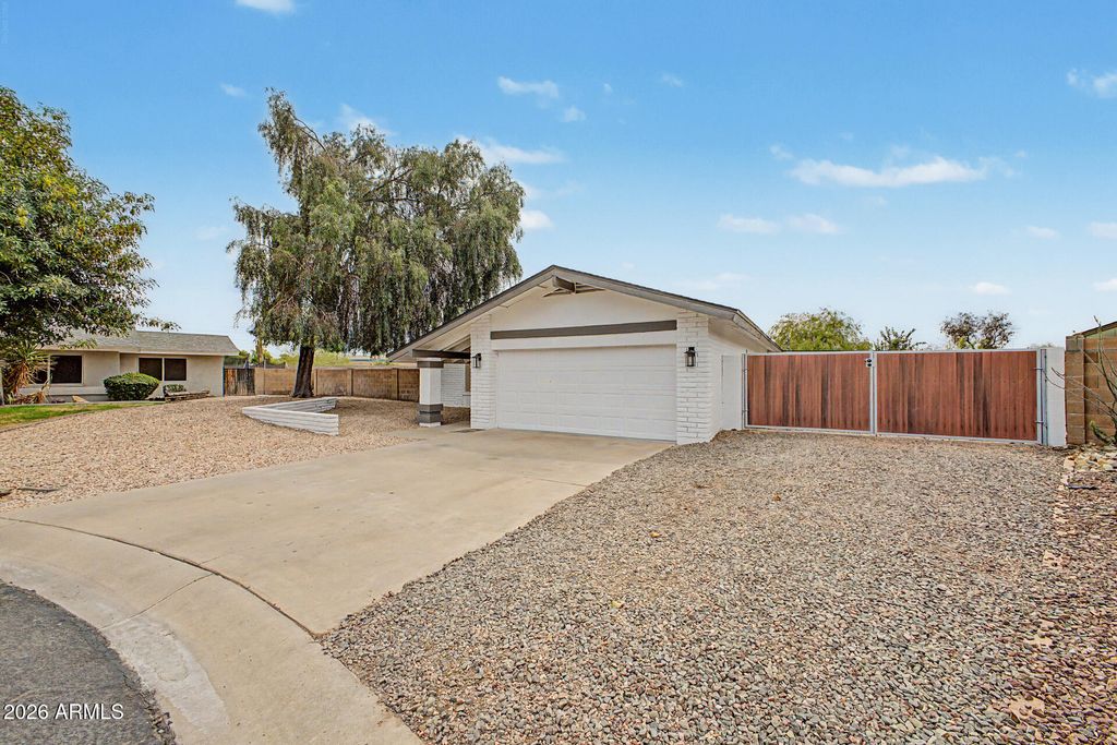 356 S Moreno Circle, Litchfield Park, AZ 85340