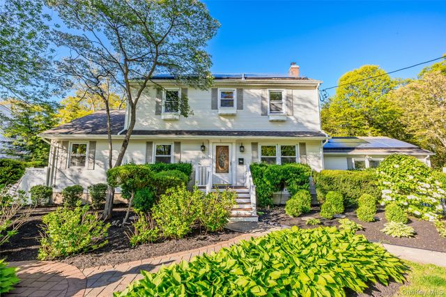 15 Oxbow Road, Patchogue, NY 11772