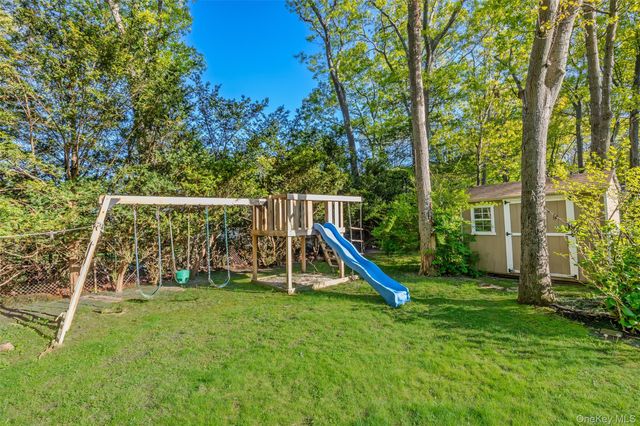 15 Oxbow Road, Patchogue, NY 11772