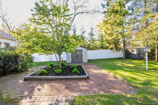 15 Oxbow Road, Patchogue, NY 11772