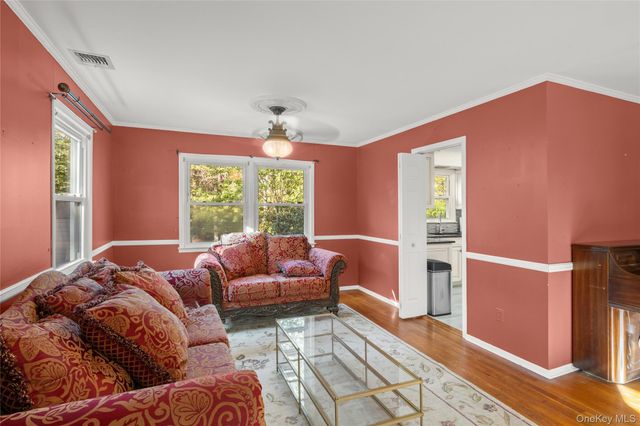 15 Oxbow Road, Patchogue, NY 11772