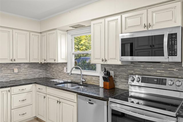 15 Oxbow Road, Patchogue, NY 11772