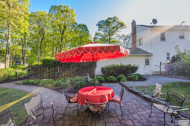15 Oxbow Road, Patchogue, NY 11772