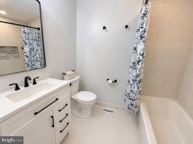 21 SYLVAN BLVD, Howell, NJ 07731