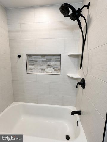 21 SYLVAN BLVD, Howell, NJ 07731