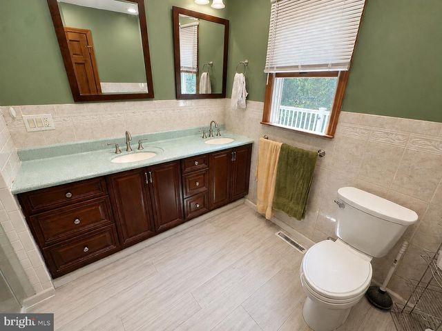 21 SYLVAN BLVD, Howell, NJ 07731