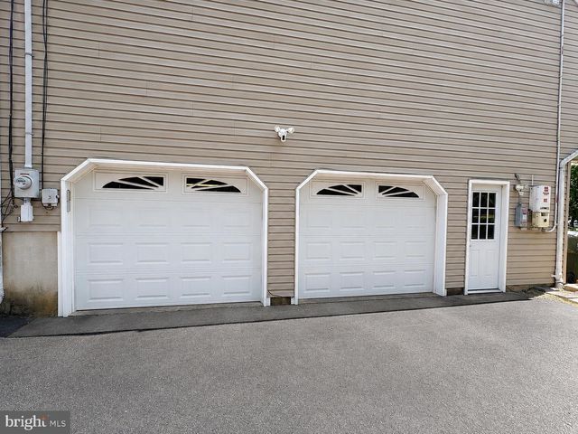 21 SYLVAN BLVD, Howell, NJ 07731