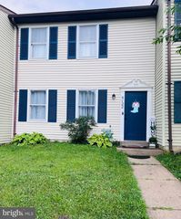 5122 COTTONWOOD CT, Fredericksburg, VA 22407