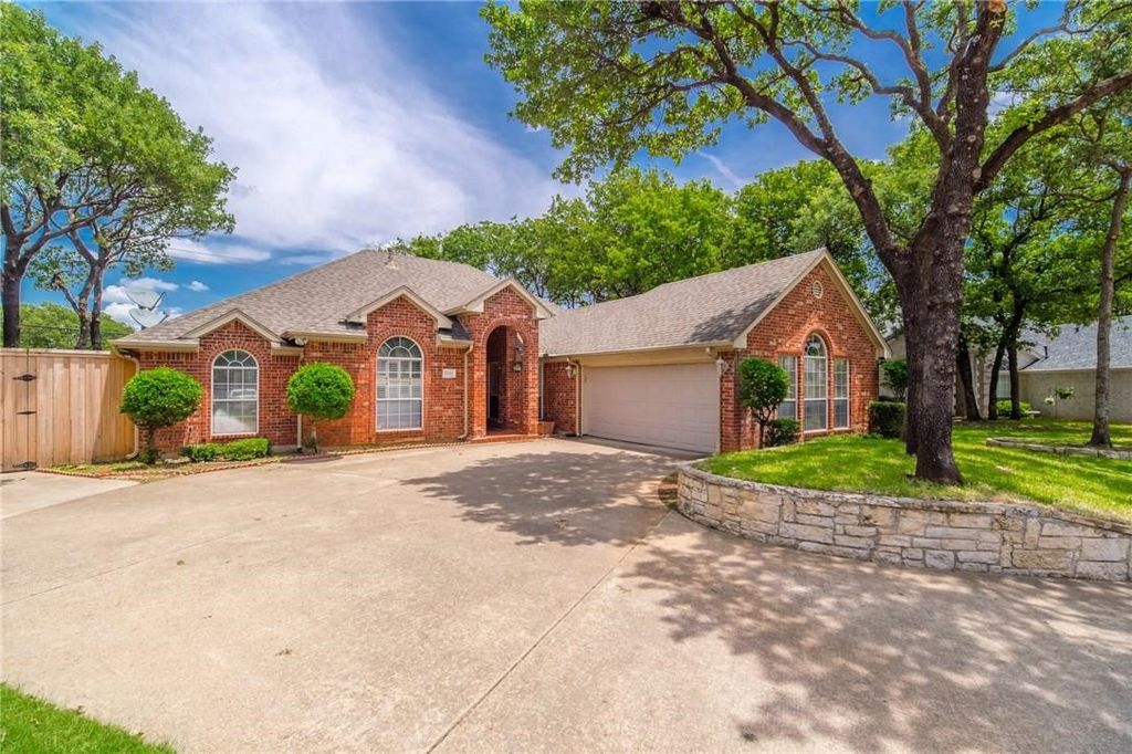 5000 Pointclear Court, Arlington, TX 76017