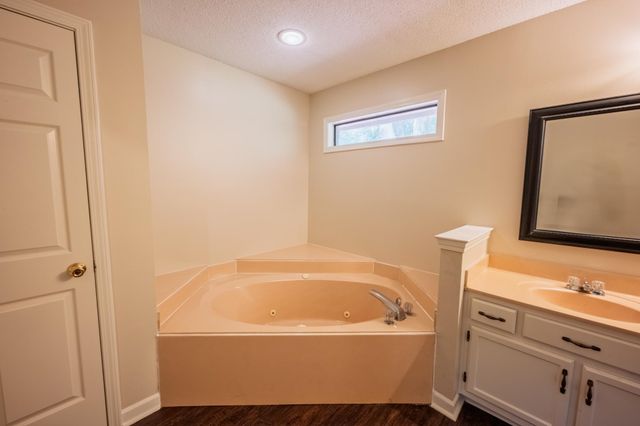 8874 WALNUT RIDGE LOOP, Memphis, TN 38018