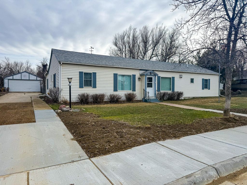 205 Day ST, Winifred, MT 59489 photo 3