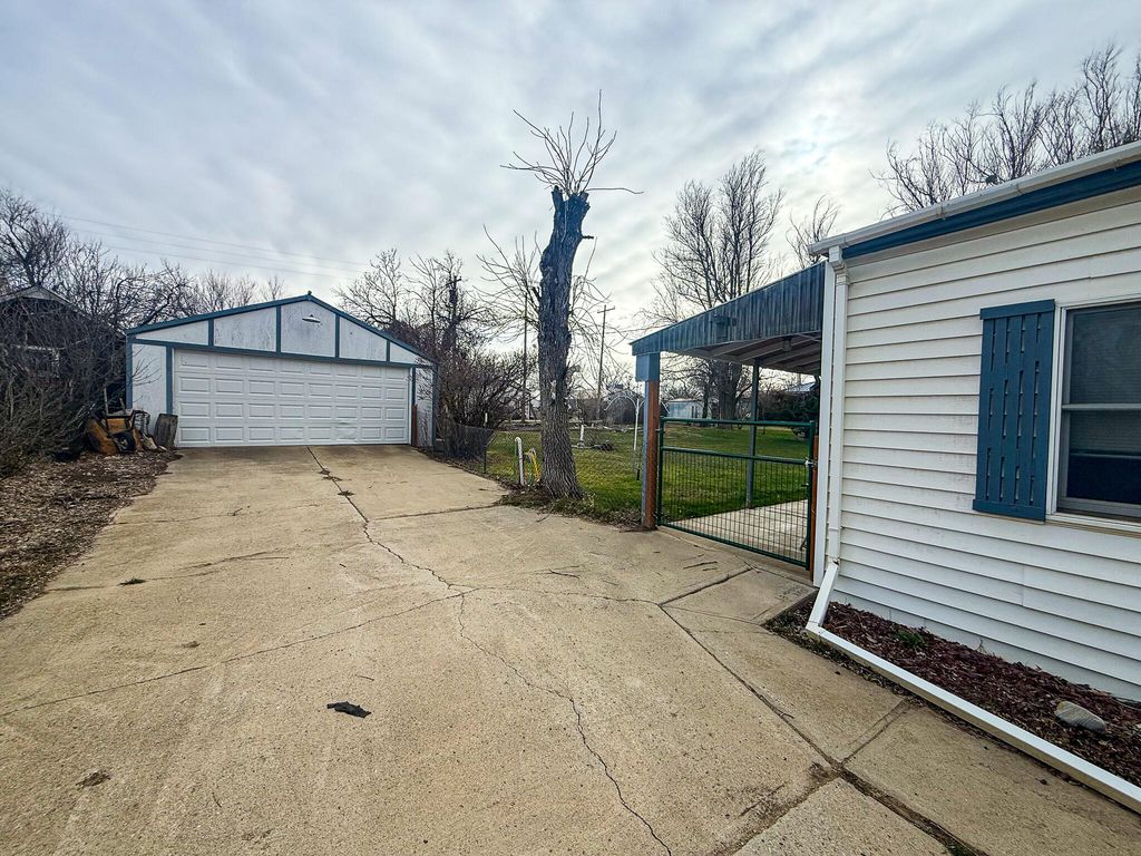 205 Day ST, Winifred, MT 59489 photo 5