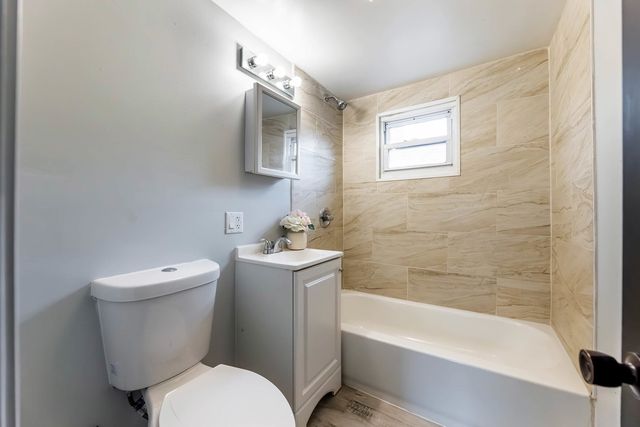 2048 W 70th Place, Chicago, IL 60636